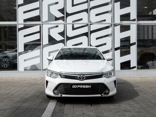 2015 Toyota Camry VII (XV50) Рестайлинг, белый, 1774000 рублей, вид 3