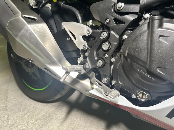2021 Kawasaki Ninja 400, зелёный - вид 5