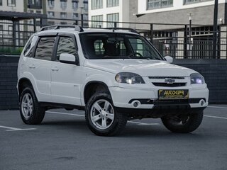 2017 Chevrolet Niva I Рестайлинг, белый, 630000 рублей, вид 1