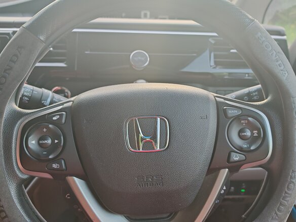 2018 Honda Stepwgn V Рестайлинг, белый, 1900000 рублей - вид 5