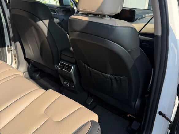 2023 Hyundai Santa Fe IV Рестайлинг, белый, 3500000 рублей - вид 2