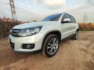 2013 Volkswagen Tiguan I Рестайлинг, серебристый, 1580000 рублей, вид 1