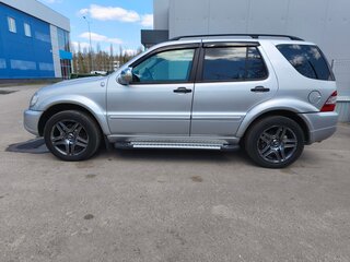 2000 Mercedes-Benz M-Класс 320 I (W163), серебристый, 1500000 рублей, вид 5