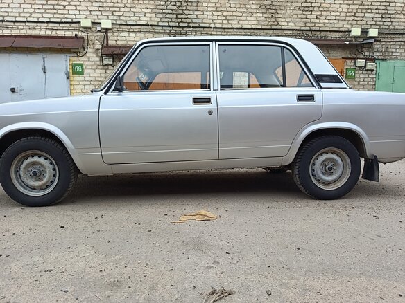 2010 Lada (ВАЗ) 2107, серебристый, 350000 рублей - вид 4
