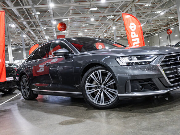 2019 Audi A8 50 TDI IV (D5), серый, 4849700 рублей - вид 3