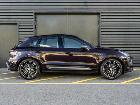 2026 Porsche Macan I Рестайлинг 2, фиолетовый, 14990000 рублей, вид 3