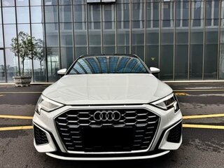 2023 Audi A3 Sportback 35 TFSI IV (8Y), белый, 1800000 рублей, вид 4