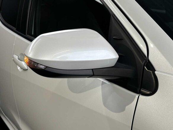 2023 Toyota Yaris IV, белый, 1052000 рублей - вид 12