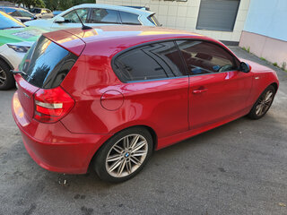 2008 BMW 1 серии 120i I (E81/E82/E87/E88) Рестайлинг, красный, 1000000 рублей, вид 3