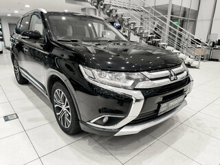 2015 Mitsubishi Outlander III Рестайлинг, чёрный, 2220000 рублей, вид 3