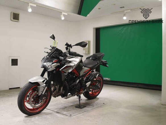 2023 Kawasaki Z 900, серый, 1095000 рублей - вид 3
