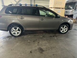 2010 Toyota Corolla Fielder X (E140, E150) Рестайлинг, коричневый, 900000 рублей, вид 3