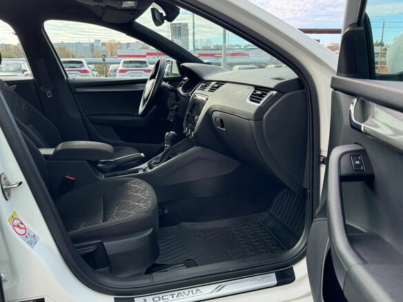 2020 Skoda Octavia III (A7) Рестайлинг, белый, 1850000 рублей - вид 11