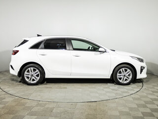 2019 Kia Ceed III, белый, 1899700 рублей, вид 4