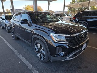 2025 Volkswagen Atlas Cross Sport I Рестайлинг, чёрный, 4900000 рублей, вид 3