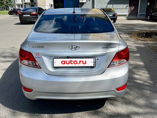 2013 Hyundai Solaris I, серебристый, 820000 рублей, вид 4