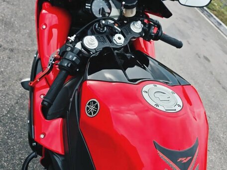 2013 Yamaha YZF-R1, красный, 1150000 рублей, вид 4