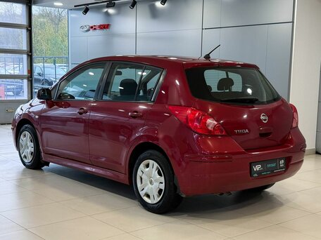 2010 Nissan Tiida I Рестайлинг, красный, 817000 рублей, вид 4
