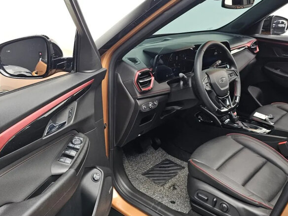 2023 Chevrolet TrailBlazer III Рестайлинг, коричневый, 1357000 рублей - вид 4