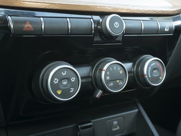 2023 Lada (ВАЗ) Vesta Cross I Рестайлинг (NG), белый, 1299000 рублей - вид 11
