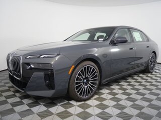 2026 BMW 7 серии 740 xDrive VII (G70) Рестайлинг, серый, 15375114 рублей, вид 1