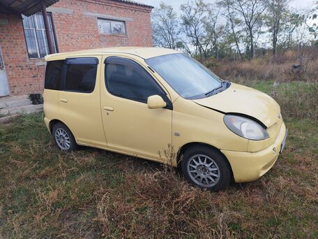 2000 Toyota FunCargo, жёлтый, 320000 рублей, вид 2