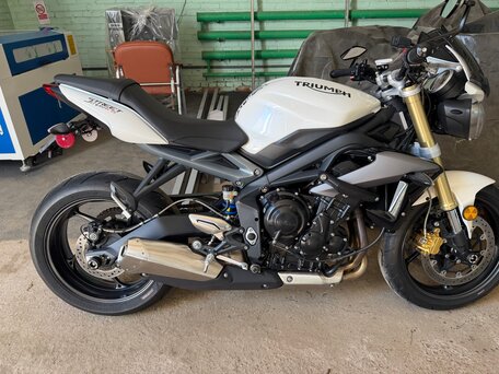 2015 Triumph Street Triple, белый, 800000 рублей, вид 1