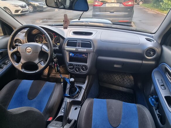 2004 Subaru Impreza WRX II Рестайлинг 1, чёрный, 1100000 рублей - вид 6