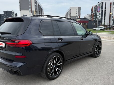 2022 BMW X7 40d I (G07), чёрный, 9180000 рублей, вид 5