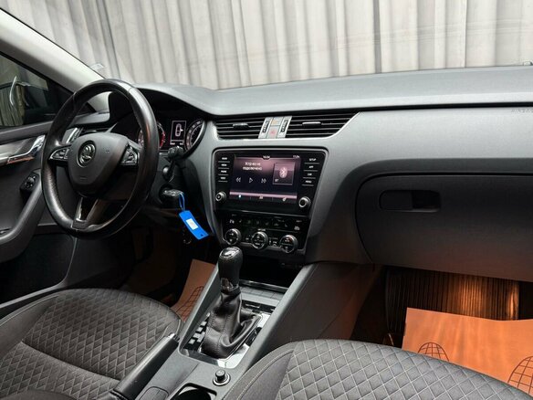 2017 Skoda Octavia III (A7) Рестайлинг, серый, 1799000 рублей - вид 10