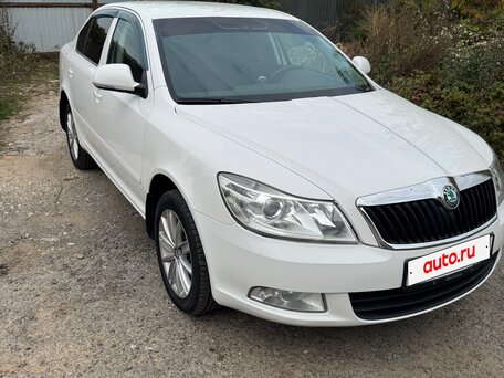 2013 Skoda Octavia II (A5) Рестайлинг, белый, 935000 рублей, вид 4
