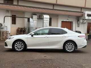 2021 Toyota Camry VIII (XV70) Рестайлинг, белый, 3300000 рублей, вид 5
