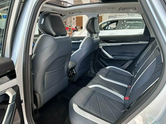 2026 Geely Atlas II, серебристый, 4114990 рублей - вид 8