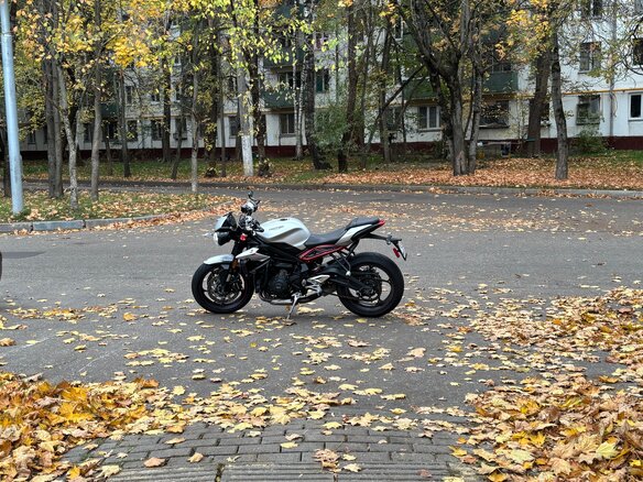 2018 Triumph Street Triple, серебристый, 730000 рублей - вид 2