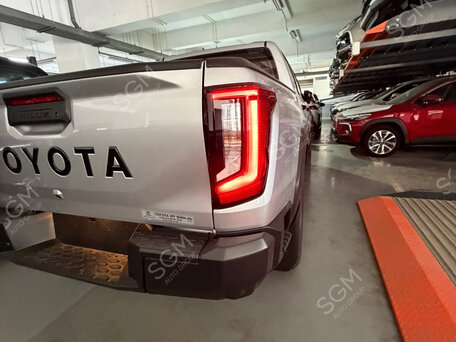 2026 Toyota Hilux IX, серый, 7990000 рублей, вид 5