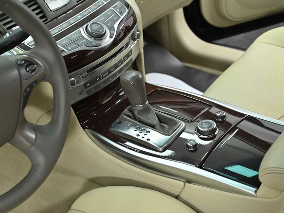 2015 Infiniti Q70 I Рестайлинг, коричневый - вид 8