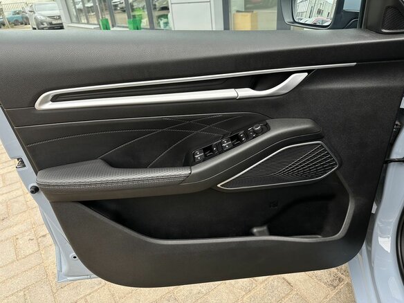 2024 Geely Emgrand II, серый, 1389000 рублей - вид 4