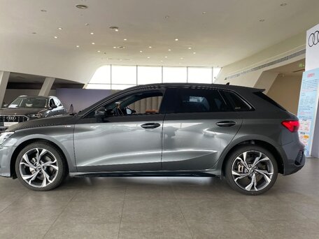 2023 Audi A3 Sportback 35 TFSI IV (8Y), серый, 2500000 рублей, вид 2