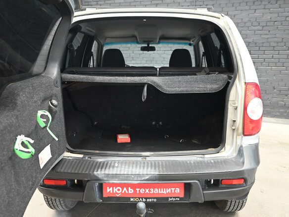 2011 Chevrolet Niva I Рестайлинг, серебристый - вид 6