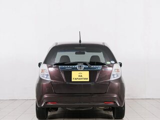 2012 Honda Fit Hybrid II, красный, 929000 рублей, вид 5