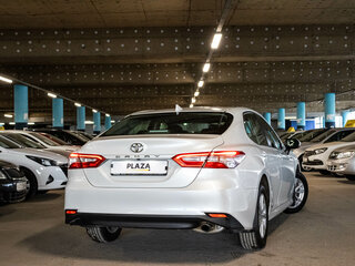 2021 Toyota Camry VIII (XV70), белый, 2650000 рублей, вид 3