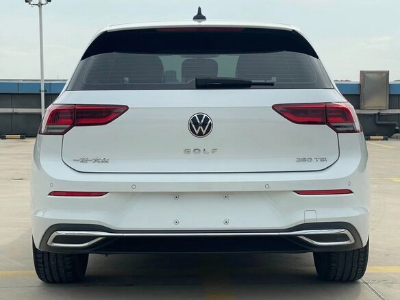 2022 Volkswagen Golf VIII, белый, 2300000 рублей - вид 5