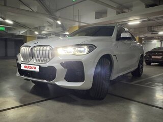 2022 BMW X6 40i III (G06), белый, 8800000 рублей, вид 1