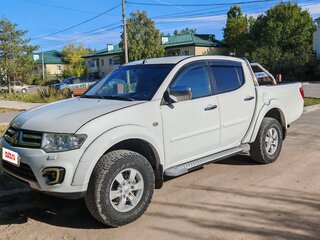 2014 Mitsubishi L200 IV Рестайлинг, белый, 1440000 рублей, вид 3
