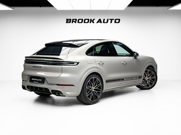 2025 Porsche Cayenne GTS Coupé III Рестайлинг, серый, 20290000 рублей - вид 3