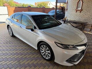2019 Toyota Camry VIII (XV70), белый, 2400000 рублей, вид 3