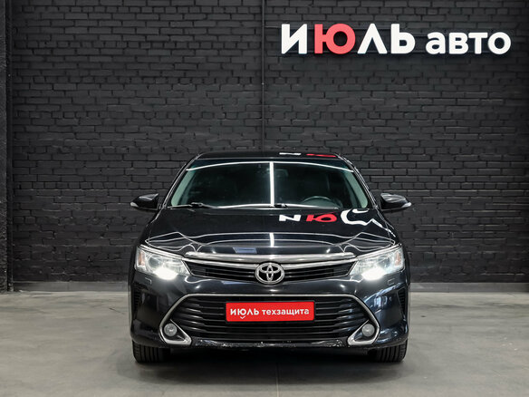 2016 Toyota Camry VII (XV50) Рестайлинг, чёрный, 1720000 рублей - вид 2