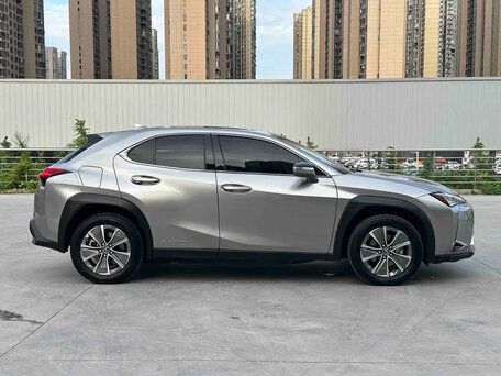 2022 Lexus UX 300e I, серебристый, 2780000 рублей, вид 4