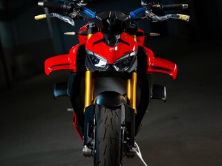 2026 Ducati Streetfighter V4, красный, 3450000 рублей, вид 2