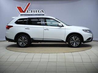 2019 Mitsubishi Outlander III Рестайлинг 3, белый, 2190000 рублей, вид 4